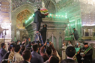 غبارروبی حرم حضرت شاهچراغ (ع)