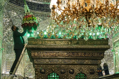 غبارروبی حرم حضرت شاهچراغ (ع)
