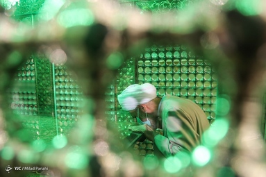 غبارروبی حرم حضرت شاهچراغ (ع)