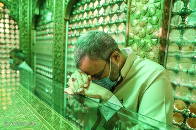 غبارروبی حرم حضرت شاهچراغ (ع)