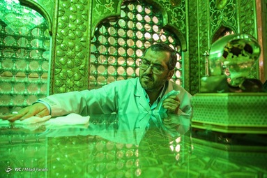 غبارروبی حرم حضرت شاهچراغ (ع)