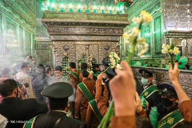 غبارروبی حرم حضرت شاهچراغ (ع)