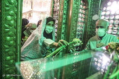 غبارروبی حرم حضرت شاهچراغ (ع)