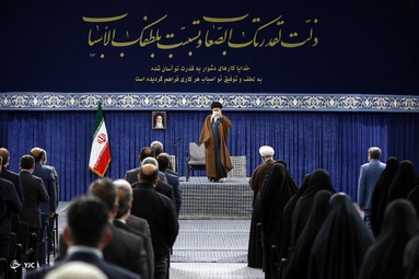 دیدار رهبر معظم انقلاب با پرستاران و خانواده شهدای مدافع سلامت