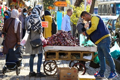بازار سنتی رشت در آستانه بلندترین شب سال
