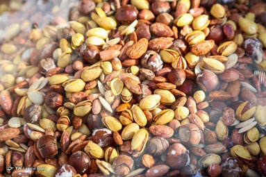 بازار سنتی رشت در آستانه بلندترین شب سال