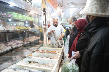 در تکاپوی خرید شب یلدا بازار تجریش
