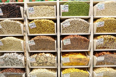 در تکاپوی خرید شب یلدا بازار تجریش