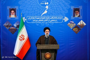 دیدار رئیس جمهور با مردم، نخبگان، علما، خانواده شهدا و ایثارگران استان قم