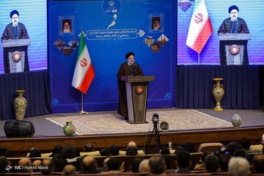 دیدار رئیس جمهور با مردم، نخبگان، علما، خانواده شهدا و ایثارگران استان قم