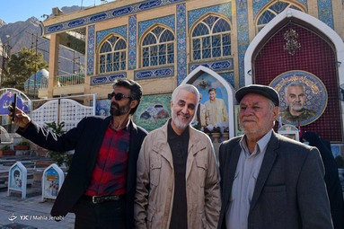 حضور گرم حاج قاسم در کنار مردم