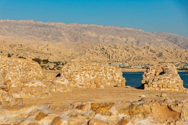 قورخانه، کاوشگران معتقدند بنای نظامی و برای سربازخانه بوده است