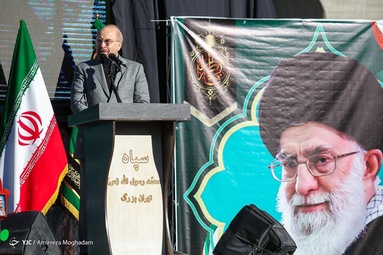 مراسم تشییع پیکر پاک ۱۵۰ شهید دفاع مقدس در سالروز شهادت حضرت فاطمه زهرا (س)  - دانشگاه تهران