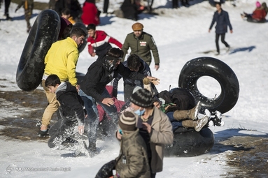 تیوب سواری، تفریح خطرناک زمستانی - همدان
