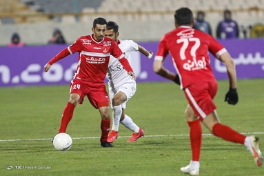دیدار تیم‌های فوتبال پرسپولیس و فولاد خوزستان