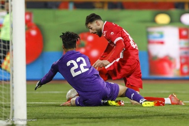 دیدار تیم‌های فوتبال پرسپولیس و فولاد خوزستان