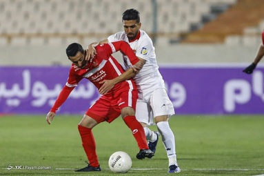 دیدار تیم‌های فوتبال پرسپولیس و فولاد خوزستان