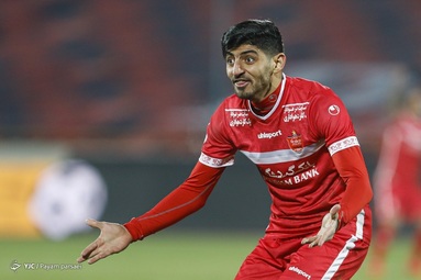 دیدار تیم‌های فوتبال پرسپولیس و فولاد خوزستان