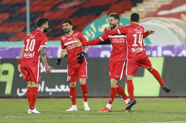 دیدار تیم‌های فوتبال پرسپولیس و فولاد خوزستان