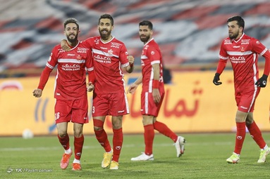 دیدار تیم‌های فوتبال پرسپولیس و فولاد خوزستان