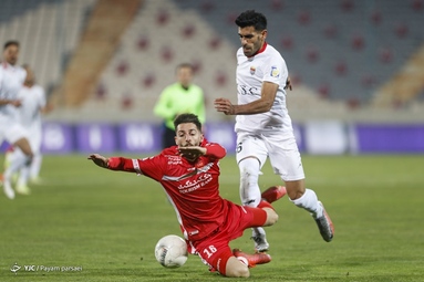 دیدار تیم‌های فوتبال پرسپولیس و فولاد خوزستان