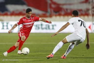 دیدار تیم‌های فوتبال پرسپولیس و فولاد خوزستان