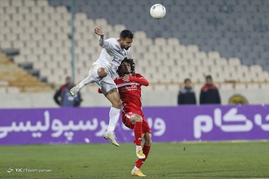 دیدار تیم‌های فوتبال پرسپولیس و فولاد خوزستان