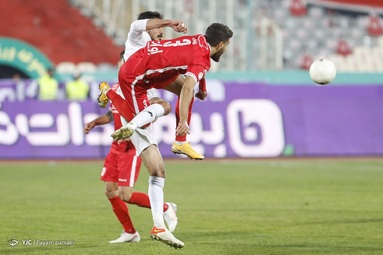 دیدار تیم‌های فوتبال پرسپولیس و فولاد خوزستان