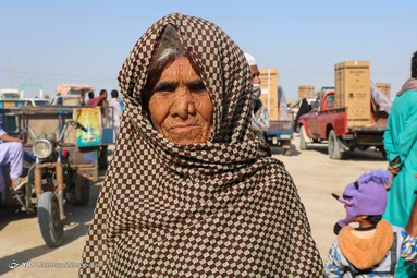توزیع لوازم خانگی میان مددجویان کمیته امداد مناطق سیل زده استان سیستان و بلوچستان - شهرستان کنارک