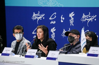 در حاشیه نمایش و نشست خبری فیلم «دسته دختران» به کارگردانی «منیر قیدی»