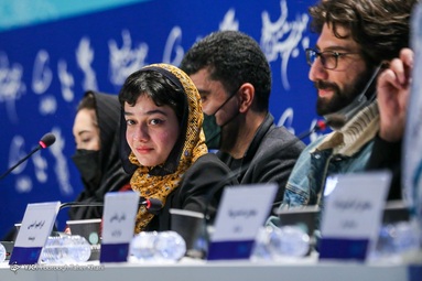 در حاشیه نمایش و نشست خبری فیلم «دسته دختران» به کارگردانی «منیر قیدی»
