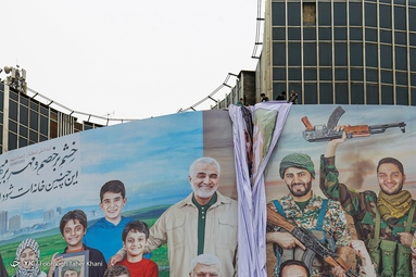 رونمایی از دیوارنگاره میدان حضرت ولی‌عصر (عج) با شعار «لشکر دشمن شکن»