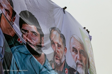 رونمایی از دیوارنگاره میدان حضرت ولی‌عصر (عج) با شعار «لشکر دشمن شکن»