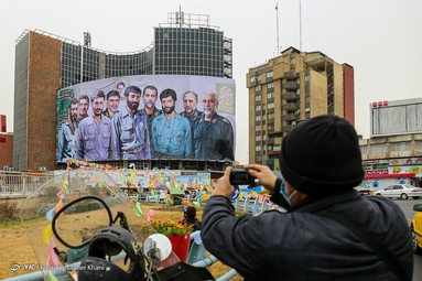 رونمایی از دیوارنگاره میدان حضرت ولی‌عصر (عج) با شعار «لشکر دشمن شکن»