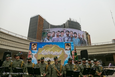 رونمایی از دیوارنگاره میدان حضرت ولی‌عصر (عج) با شعار «لشکر دشمن شکن»