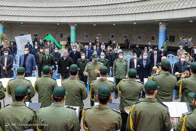 رونمایی از دیوارنگاره میدان حضرت ولی‌عصر (عج) با شعار «لشکر دشمن شکن»