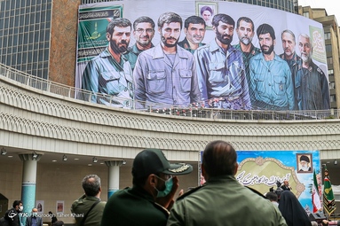 رونمایی از دیوارنگاره میدان حضرت ولی‌عصر (عج) با شعار «لشکر دشمن شکن»