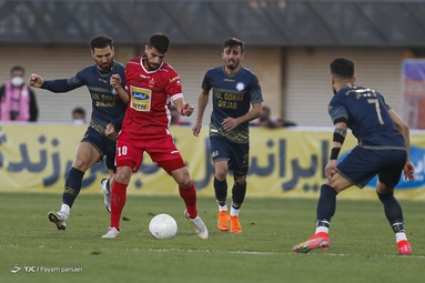در حاشیه دیدار تیم‌های فوتبال پرسپولیس و گل گهر سیرجان