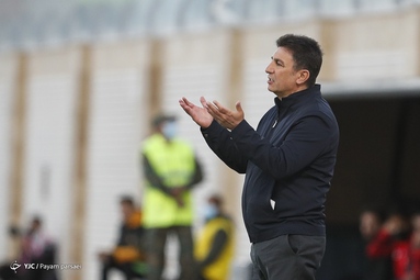 دیدار تیم‌های فوتبال پرسپولیس و گل گهر سیرجان