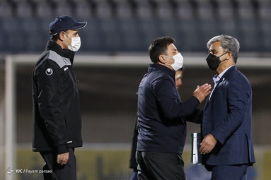 دیدار تیم‌های فوتبال پرسپولیس و گل گهر سیرجان