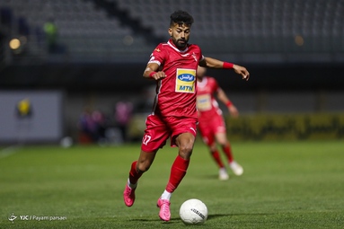 دیدار تیم‌های فوتبال پرسپولیس و گل گهر سیرجان