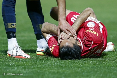 دیدار تیم‌های فوتبال پرسپولیس و گل گهر سیرجان