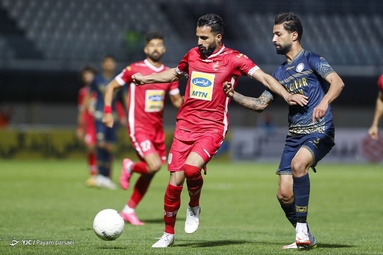 دیدار تیم‌های فوتبال پرسپولیس و گل گهر سیرجان