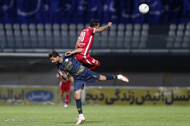 دیدار تیم‌های فوتبال پرسپولیس و گل گهر سیرجان