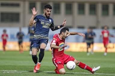 دیدار تیم‌های فوتبال پرسپولیس و گل گهر سیرجان