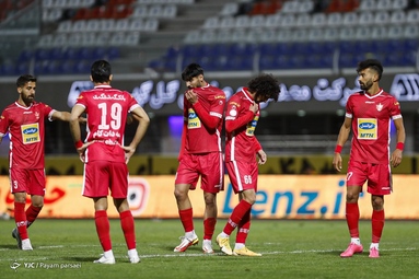 دیدار تیم‌های فوتبال پرسپولیس و گل گهر سیرجان