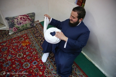 آیین عمامه گذاری طلاب در روز بعثت پیامبر(ص)