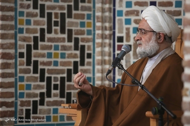 آیین عمامه گذاری طلاب در روز بعثت پیامبر(ص)