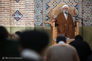 آیین عمامه گذاری طلاب در روز بعثت پیامبر(ص)