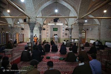 آیین عمامه گذاری طلاب در روز بعثت پیامبر(ص)